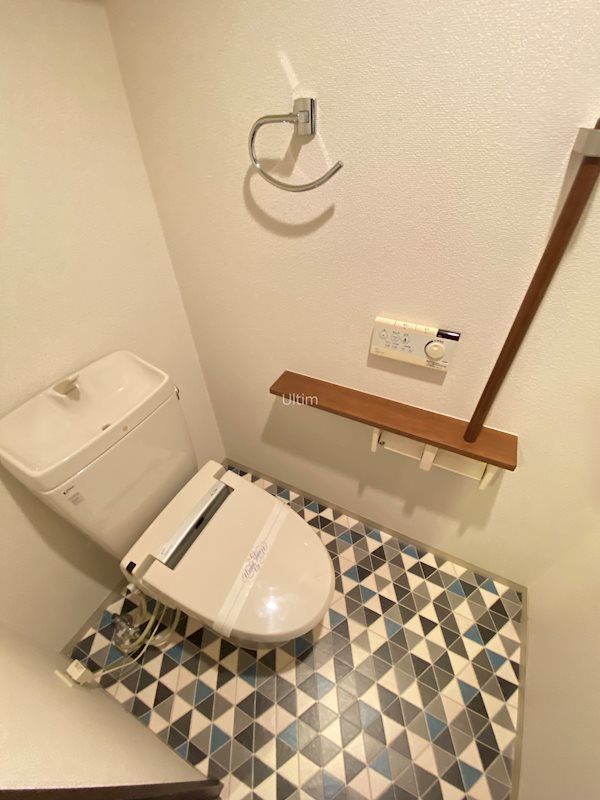 トイレ　別部屋のお写真です。ご参考までに！