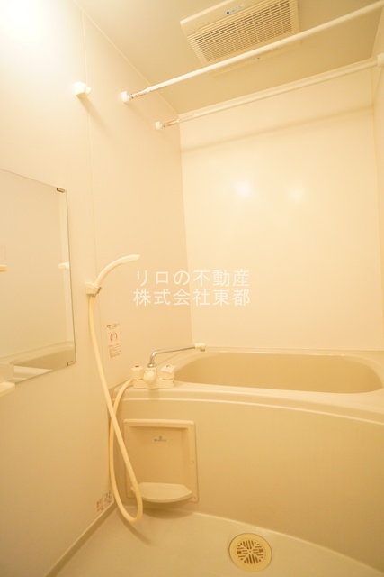 バス・シャワールーム　雨の日のお洗濯だけでなく、カビ予防にも大活躍の浴室乾燥機付♪