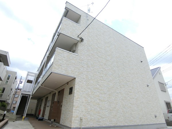 建物外観　女性にも安心のSECOM導入防犯配慮型住宅です。