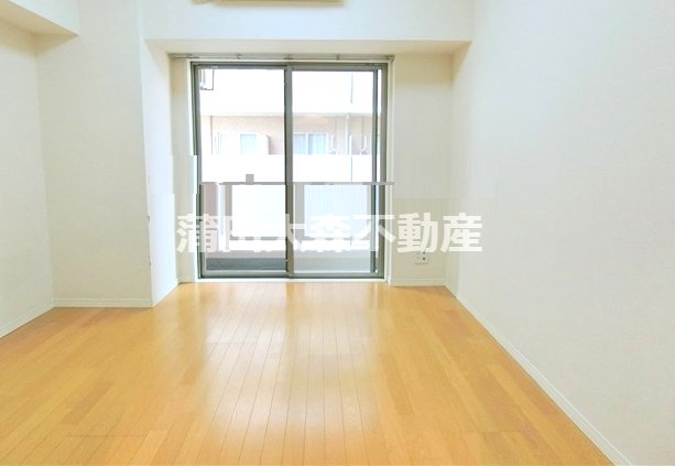 居室・リビング　南向きの洋室5.7帖