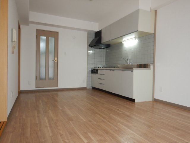 居室・リビング　岡山市中区倉田　ネクスト倉田西館　３LDK　居間・リビング