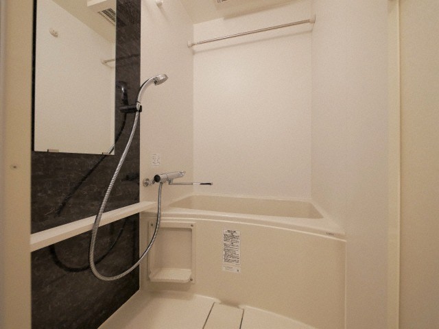 バス・シャワールーム　落ち着いた空間のお風呂です