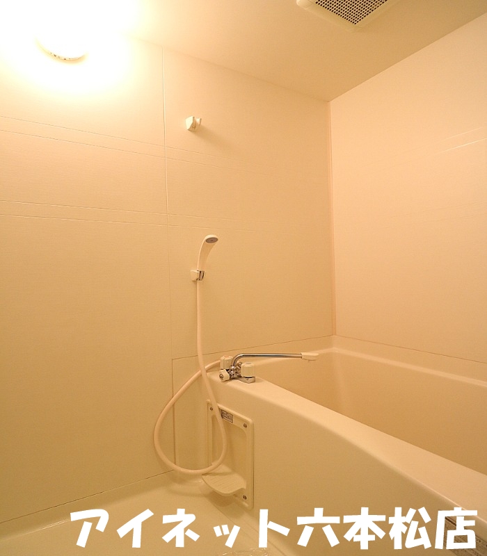 バス・シャワールーム　1日の疲れを癒しましょう