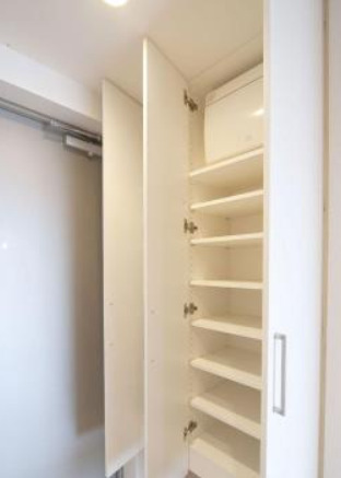 玄関　※別部屋の参考写真です。