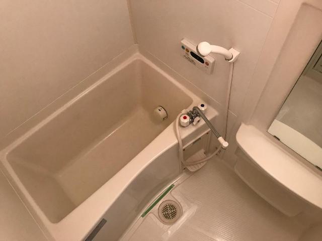 バス・シャワールーム　高温差し湯機能付のお風呂