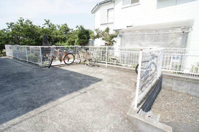 駐車場　駐輪スペースが有ります