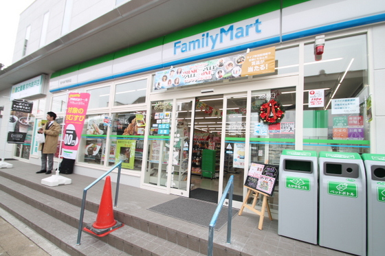 コンビニ　ファミリーマート宮内串戸駅前店（コンビニ）まで117m