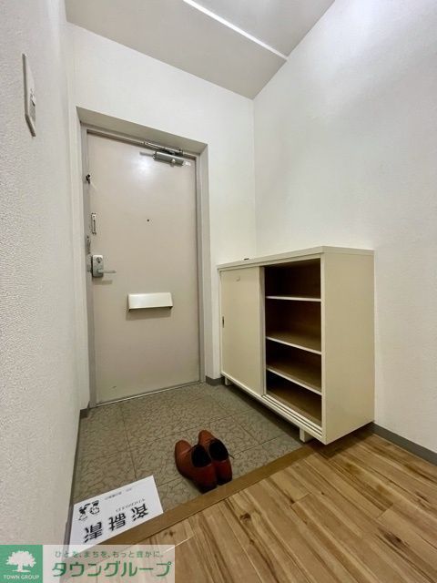 玄関　303号室参考写真となります。