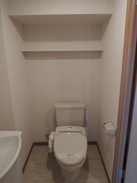 トイレ　(同マンション別部屋)