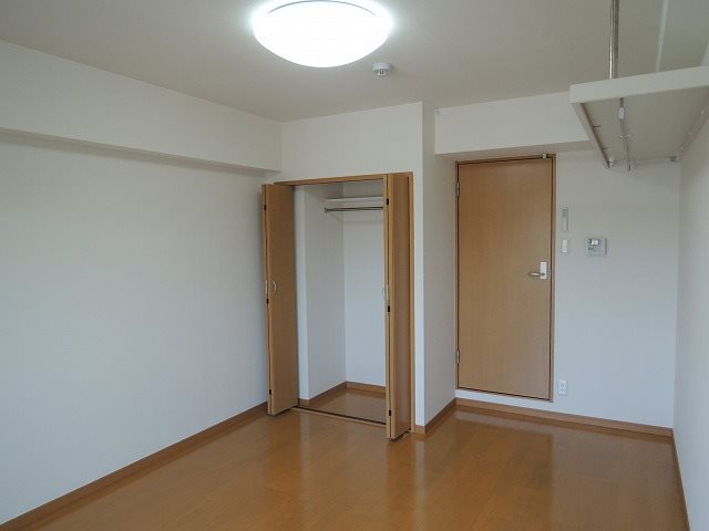 居室・リビング　(同マンション別部屋)