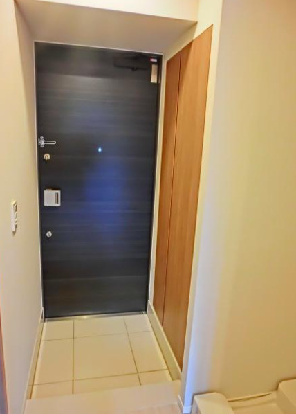 玄関　※別部屋の参考写真です。