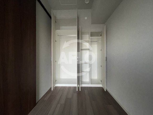 収納　プレミストタワー靭本町　クローゼット