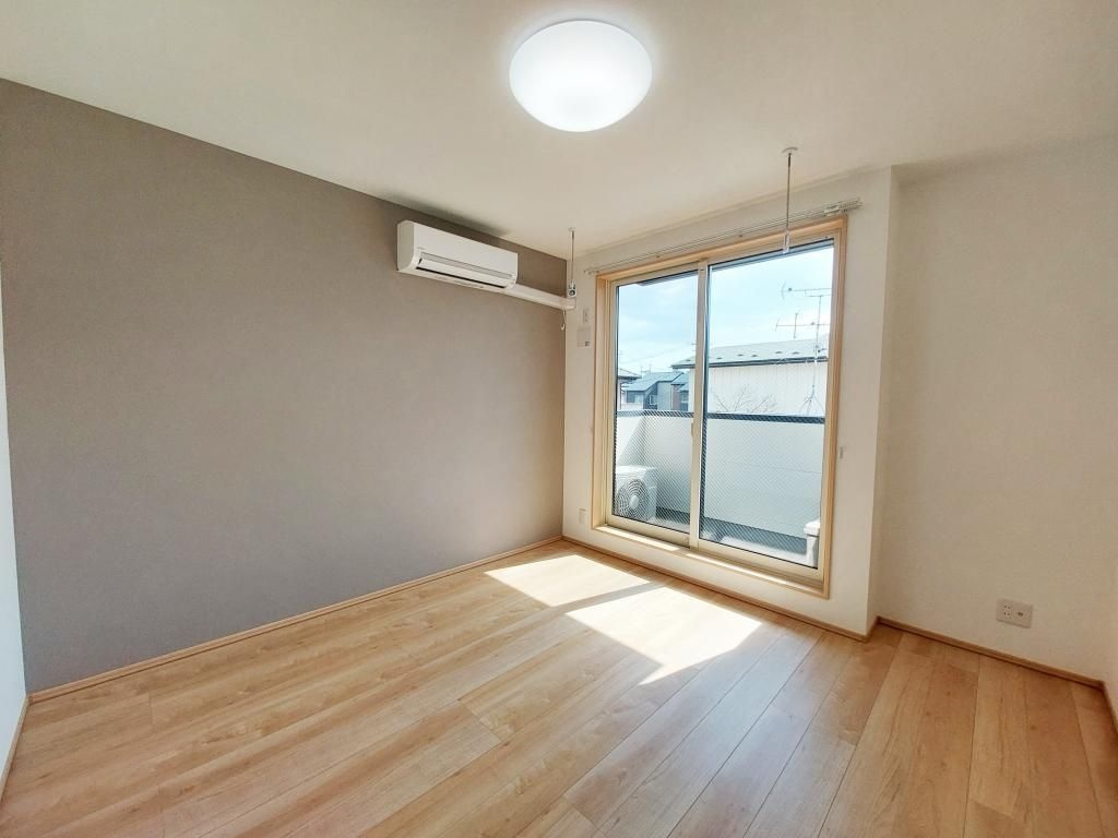 スカイハーツ河原町の居間写真
