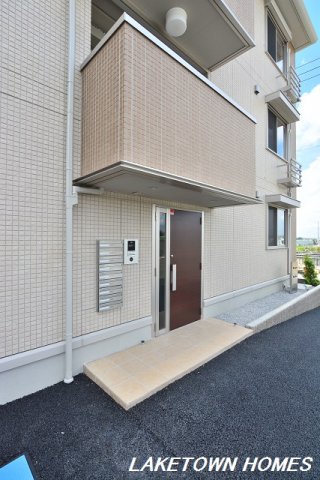 エントランス　オートロック付のエントランスです。