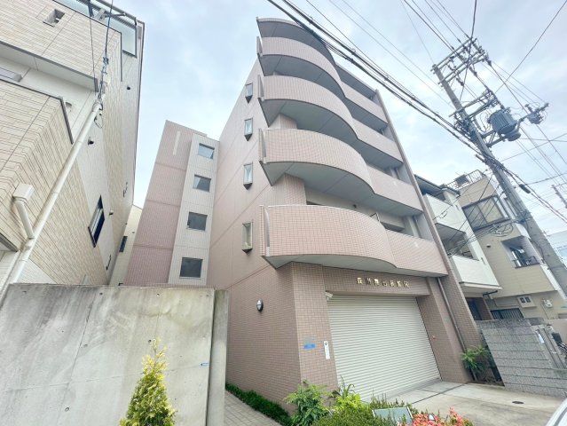 建物外観　存在感のある外観は落ちついた色合いで、堂々としていますね。