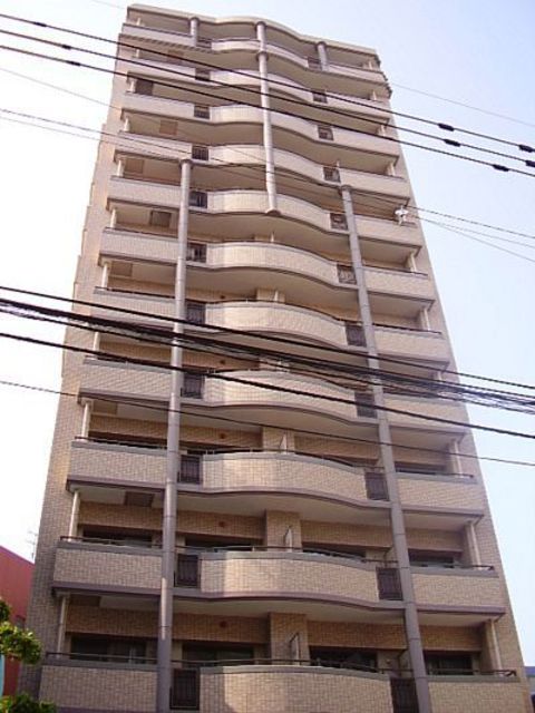 建物外観　並びにコンビニ・スーパーあります