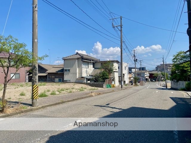 その他　前面道路（その他）まで0m