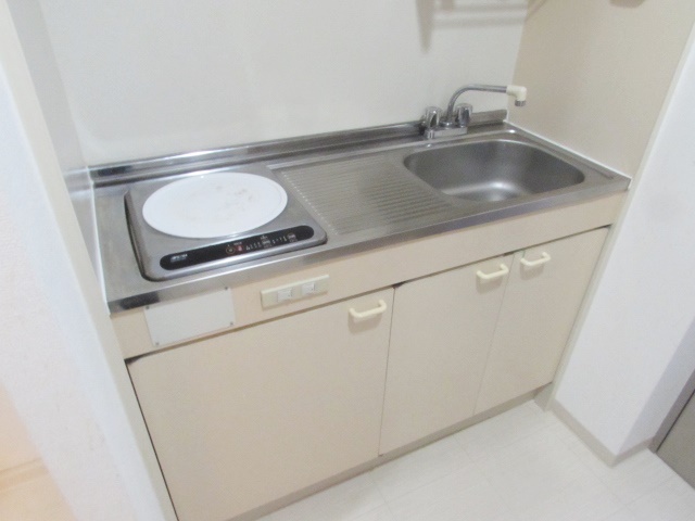 キッチン　コンパクトなキッチンで掃除もラクラク