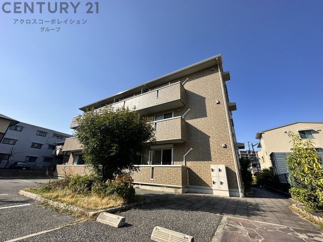建物外観　オートロックで外部の人間が簡単に出入りできないため安心です。