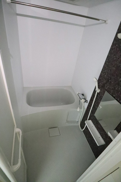 バス・シャワールーム　※別部屋のお写真です