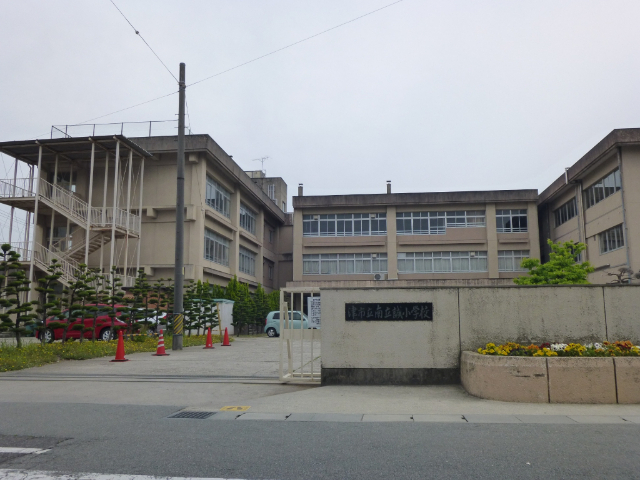 小学校　津市立南立誠小学校（小学校）まで133m