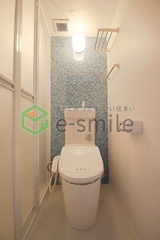 トイレ　落ち着いた色調のトイレです