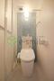 トイレ　落ち着いた色調のトイレです