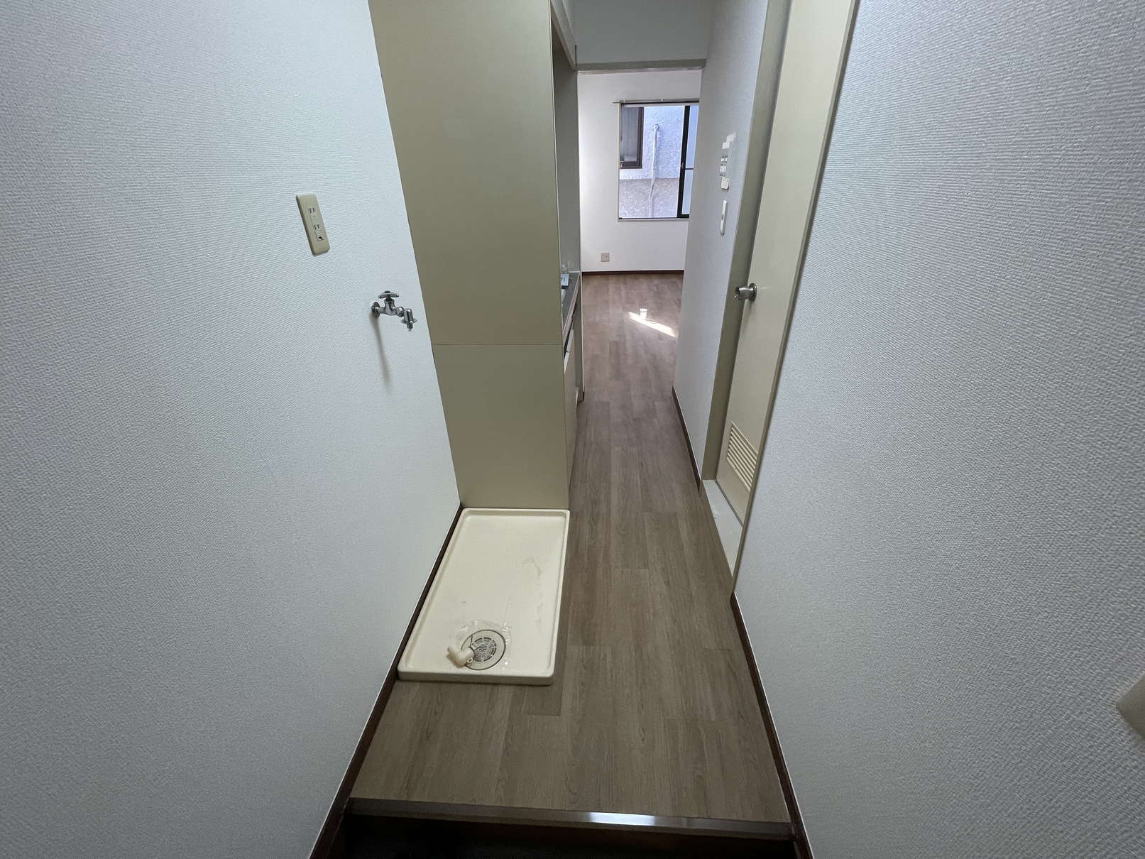 洗面設備　※同物件別号室の参考写真です。