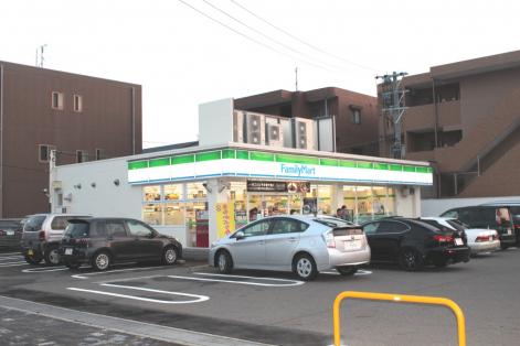 コンビニ　ファミリーマート 中小田井二丁目店（コンビニ）まで388m