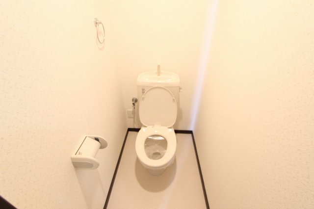 トイレ　※別部屋のお写真で、現況優先と致します。