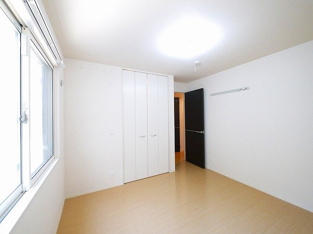 その他部屋・スペース　広くて明るい寝室
