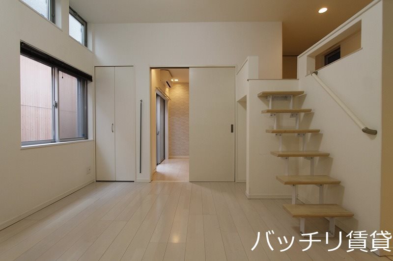 居室・リビング　画像は同型タイプの為、現状を優先いたします