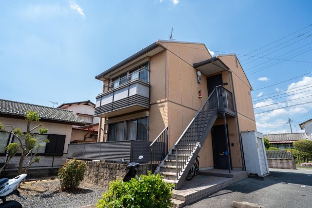 建物外観　日が差し込む明るいお部屋です