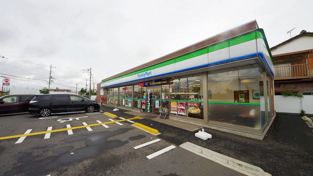 コンビニ　ファミリーマート東松山神明町店（コンビニ）まで450m