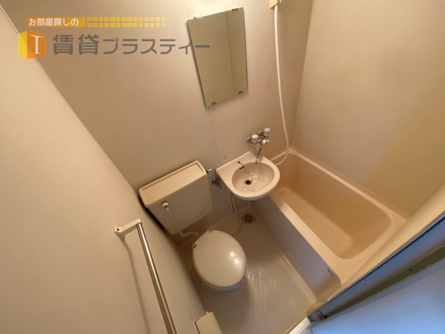 バス・シャワールーム　１日の疲れをバスルームでゆっくりと…。