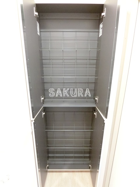 玄関　収納豊富なシューズボックスです♪