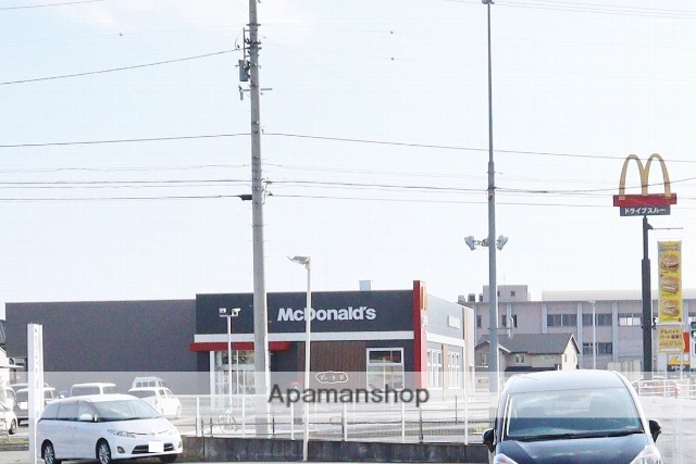 飲食店　マクドナルド徳島川内店（飲食店）まで710m