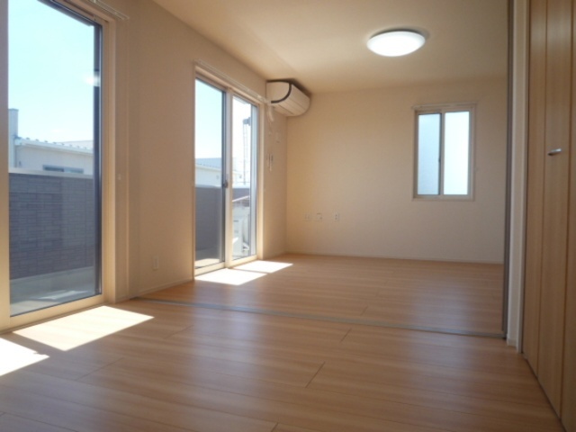 居室・リビング　明るいお部屋です