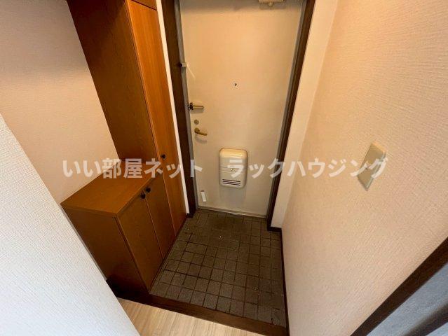 玄関　お部屋さがしはラックハウジングにお問合せ下さいませ♪
