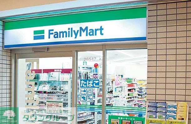 コンビニ　ファミリーマートゲートシティ大崎店（コンビニ）まで470m