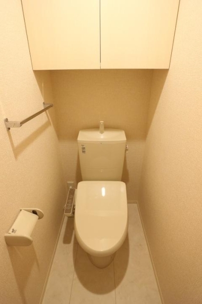 トイレ　同建物別部屋写真