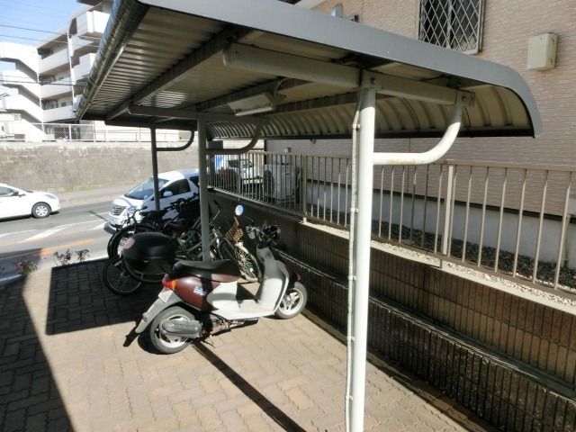 その他共有部分　屋根付駐輪場。