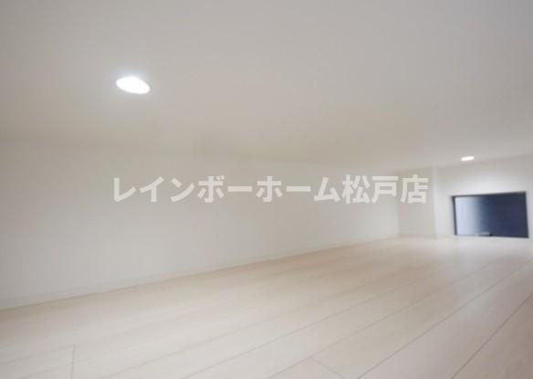 その他部屋・スペース　広くて明るい寝室
