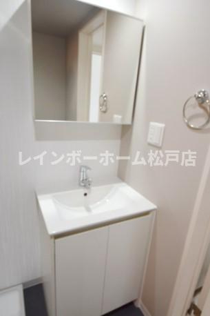 洗面設備　朝の身支度には欠かせない独立洗面化粧台