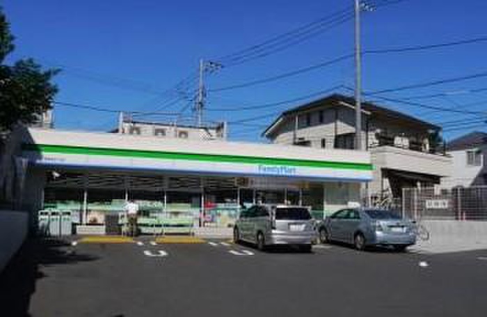 コンビニ　ファミリーマート（コンビニ）まで130m