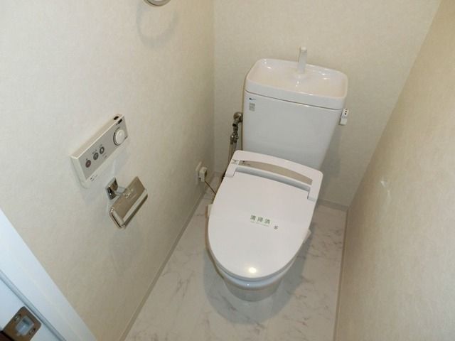 トイレ　温水洗浄便座つき
