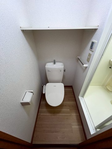 トイレ　※写真は別部屋です