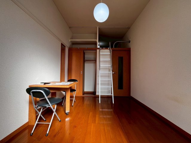 居室・リビング　※写真は別部屋です