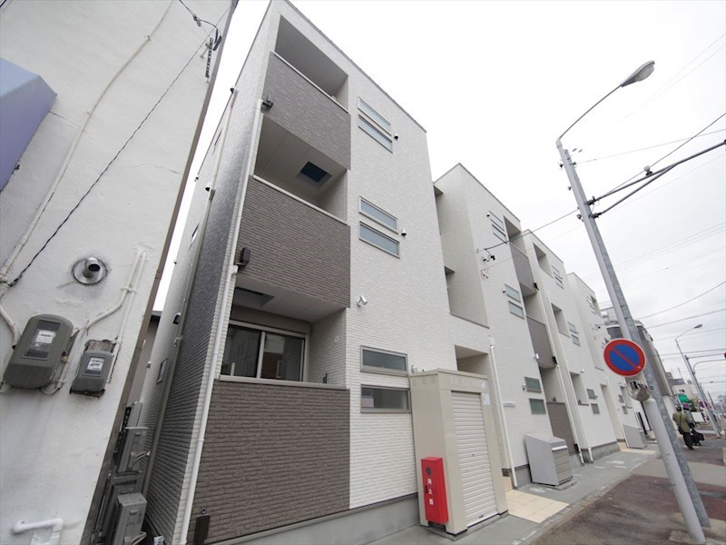 建物外観　外観　デザイナーズ　オーロック　宅配ＢＯＸ付