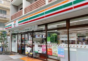 コンビニ　セブンイレブン新宿百人町2丁目店（コンビニ）まで173m